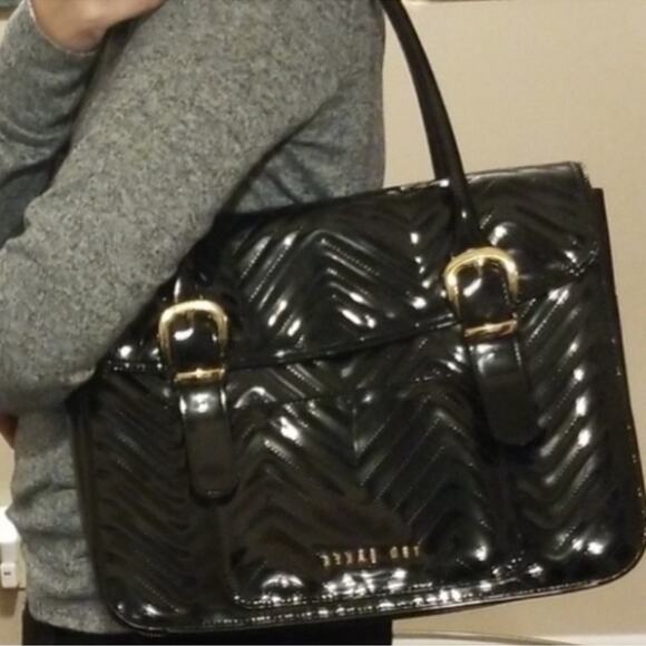 Ted Baker London Black Patent PVC Quilted Gold Logo Zip Buckle Agathis Bag Purse - Picture 1 of 11